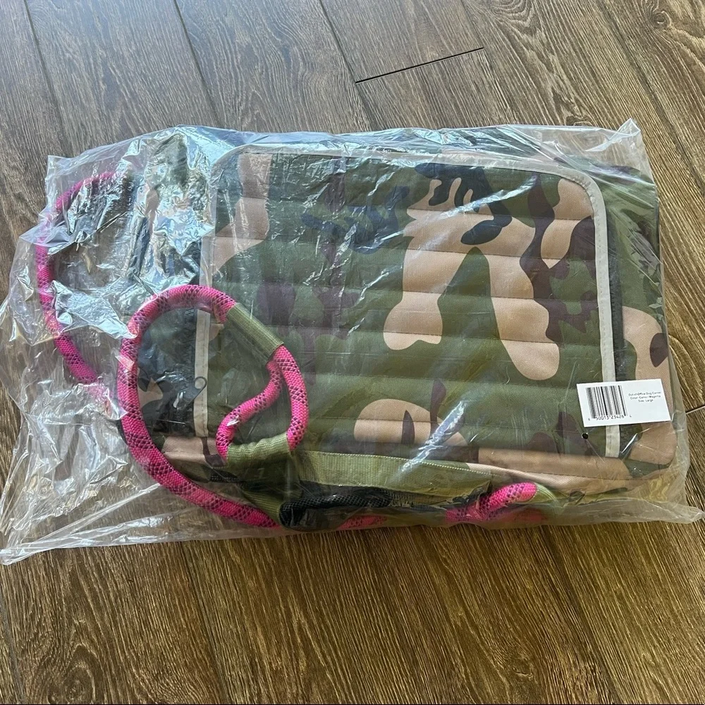 Stylish Camouflage Dog Carrier with Pink Accents - Picture 6 of 9